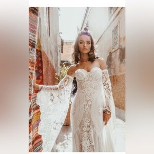 Beautiful Ru De Seine Adara Gown